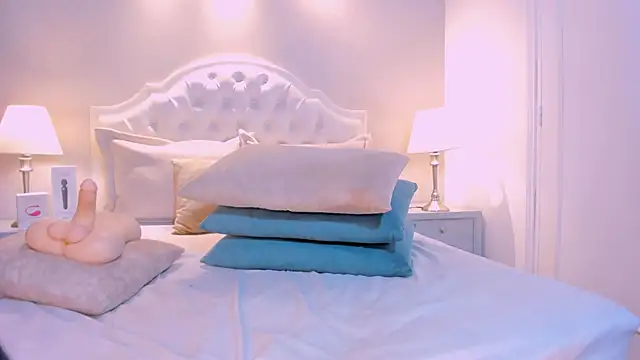 CloeConnelly online show from 03.22.25