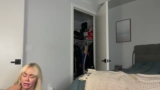 Snapshot of ElenaErickson chatting on 02.02.26 ElenaErickson online show from 02.02.26