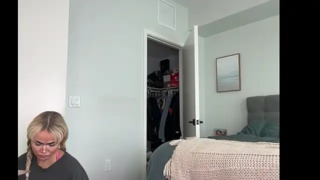 Snapshot of ElenaErickson chatting on 02.04.26 ElenaErickson online show from 02.04.26