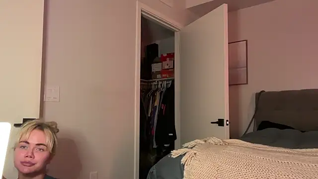 Snapshot of ElenaErickson chatting on 02.13.26 ElenaErickson online show from 02.13.26