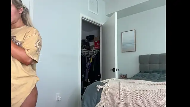 Snapshot of ElenaErickson chatting on 02.25.26 ElenaErickson online show from 02.25.26