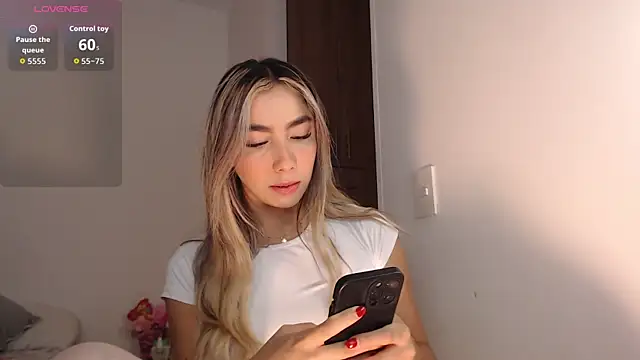 Snapshot of Marian_se chatting on 10.12.25 Marian se online show from 10.12.25