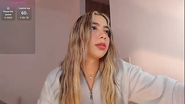 Snapshot of Marian_se chatting on 10.15.25 Marian se online show from 10.15.25