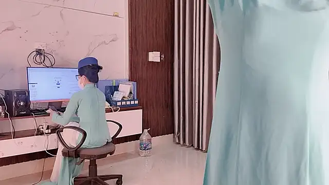 Mono-Stewardesss online show from 10.17.25