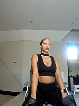 QueenTricks1 online show from 11.30.25