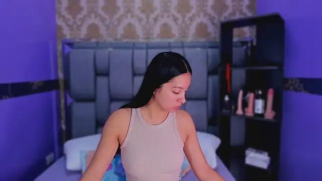 Lila Pinky online show from 10.13.25