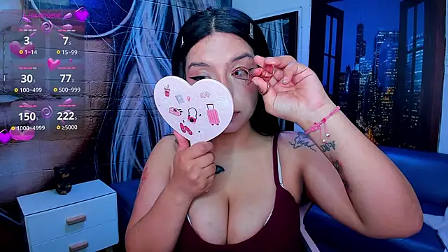 Snapshot of Small_naughty_ chatting on 02.08.25 Small naughty online show from 02.08.25