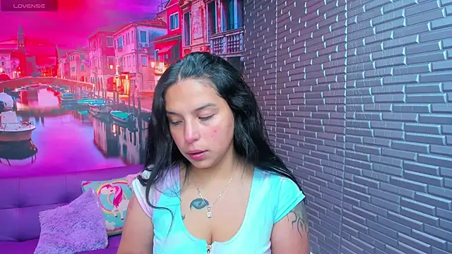 Snapshot of Small_naughty_ chatting on 11.06.25 Small naughty online show from 11.06.25