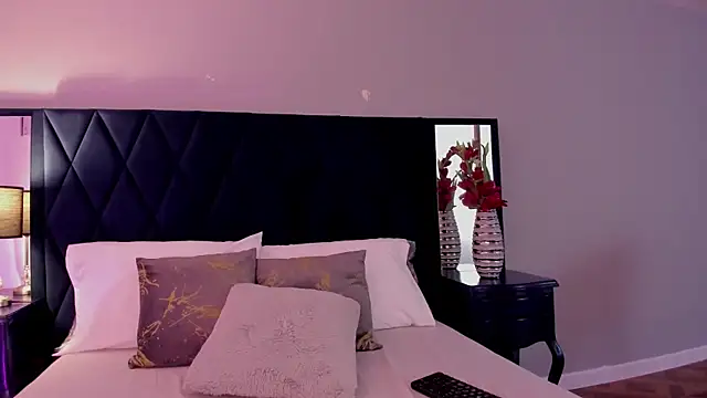 Snapshot of KattyPortman chatting on 02.16.25 KattyPortman online show from 02.16.25