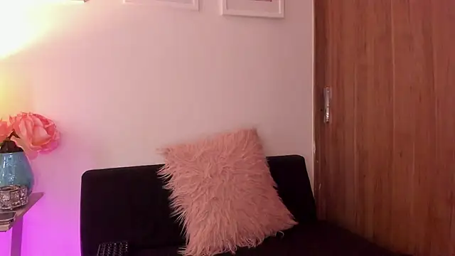 Snapshot of KattyPortman chatting on 02.20.25 KattyPortman online show from 02.20.25