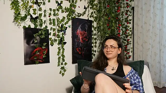 NaughtYHomemadE online show from 10.21.25