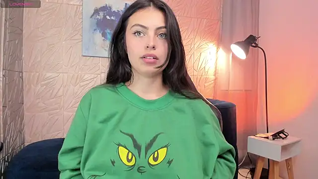 Snapshot of magic_fernanda chatting on 12.16.24 magic fernanda online show from 12.16.24