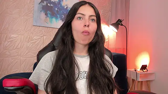 Snapshot of magic_fernanda chatting on 12.21.24 magic fernanda online show from 12.21.24