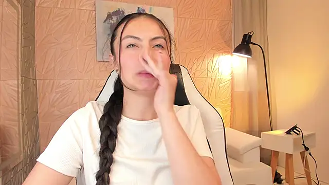 Snapshot of magic_fernanda chatting on 01.28.25 magic fernanda online show from 01.28.25