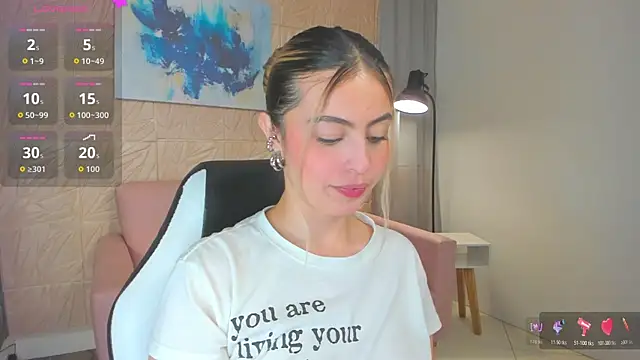 Snapshot of magic_fernanda chatting on 11.11.25 magic fernanda online show from 11.11.25