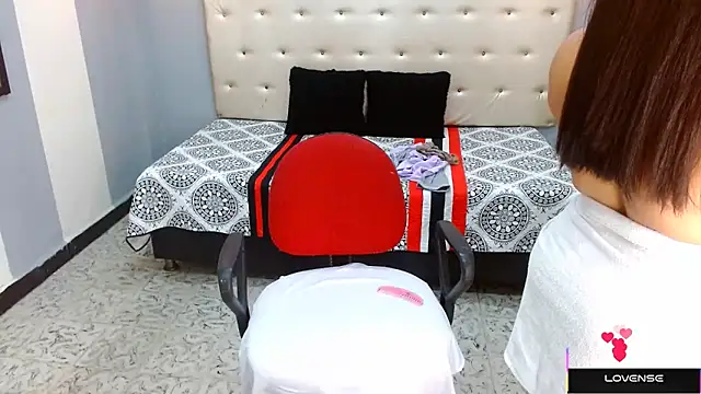 Snapshot of Hazel_donna chatting on 02.25.25 Hazel donna online show from 02.25.25