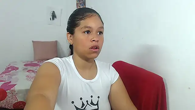 Snapshot of Hazel_donna chatting on 02.14.26 Hazel donna online show from 02.14.26