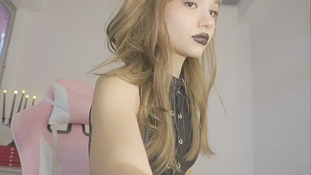 Snapshot of Stryxcy chatting on 03.05.25 Stryxcy online show from 03.05.25