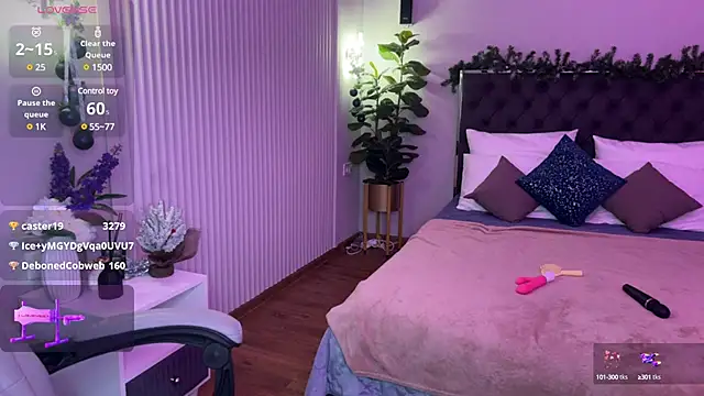 Snapshot of XtraHotX chatting on 01.12.25 XtraHotX online show from 01.12.25