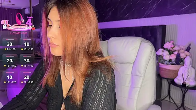 Snapshot of XtraHotX chatting on 10.02.25 XtraHotX online show from 10.02.25