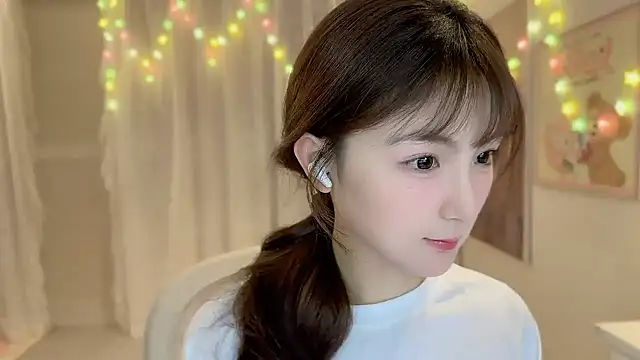 Snapshot of SHUIshui_ chatting on 02.07.25 SHUIshui online show from 02.07.25