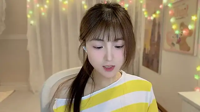 Snapshot of SHUIshui_ chatting on 02.08.25 SHUIshui online show from 02.08.25