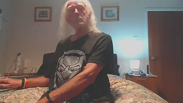 Snapshot of WaverlyKernow chatting on 06.28.26 WaverlyKernow online show from 06.28.26