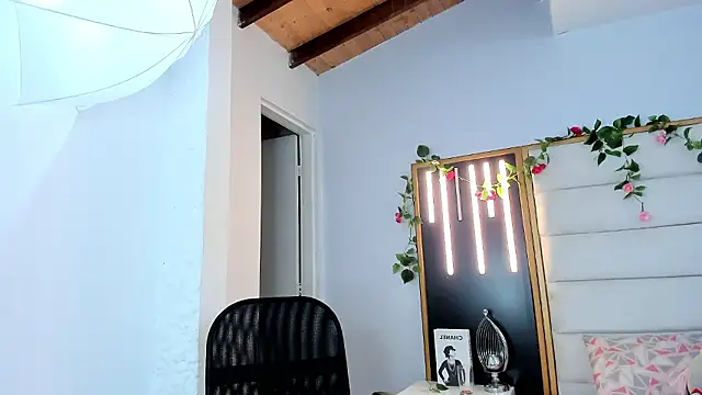 Snapshot of pretty_ariiel chatting on 12.03.24 pretty ariiel online show from 12.03.24