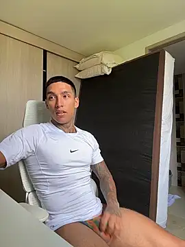 Snapshot of sendfer chatting on 02.13.26 sendfer online show from 02.13.26