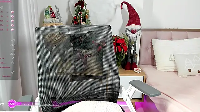 Snapshot of _Joliie_ chatting on 12.20.24 Joliie online show from 12.20.24