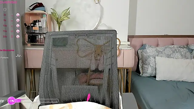 Snapshot of _Joliie_ chatting on 01.21.25 Joliie online show from 01.21.25