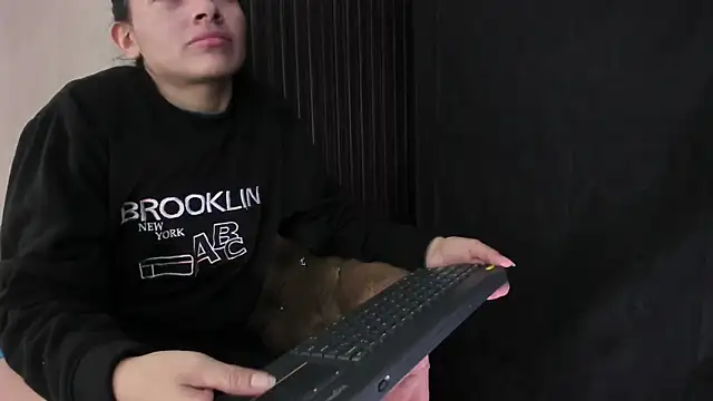 Snapshot of _shantal_smith chatting on 03.26.26 shantal smith online show from 03.26.26