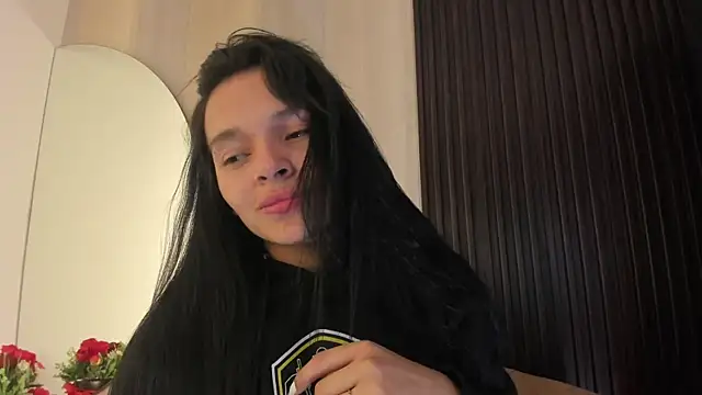 Snapshot of _shantal_smith chatting on 04.13.26 shantal smith online show from 04.13.26