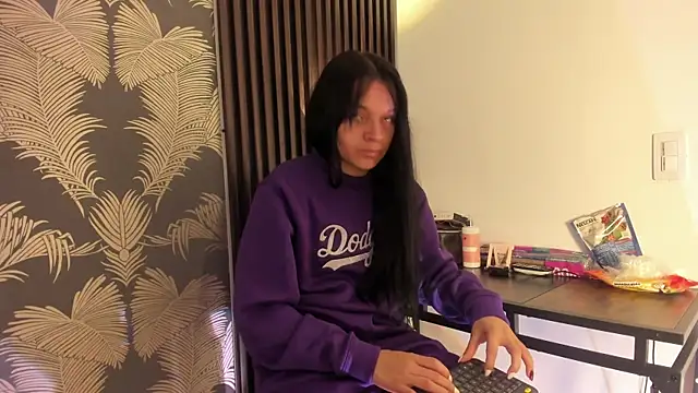 Snapshot of _shantal_smith chatting on 04.16.26 shantal smith online show from 04.16.26