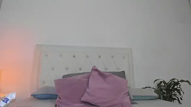 Snapshot of MELISSA_ALVAREZ chatting on 11.11.25 MELISSA ALVAREZ online show from 11.11.25