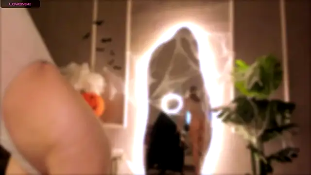 Snapshot of Eli_Llie chatting on 11.04.25 Eli Llie online show from 11.04.25