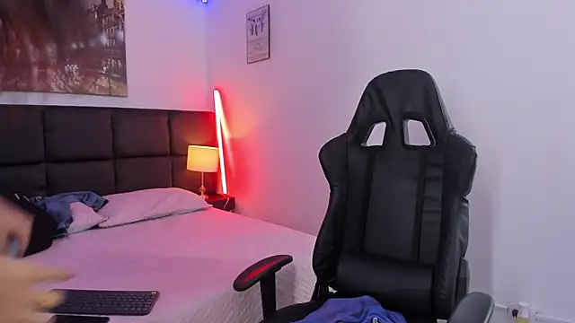 Megan Miles02 online show from 03.19.25