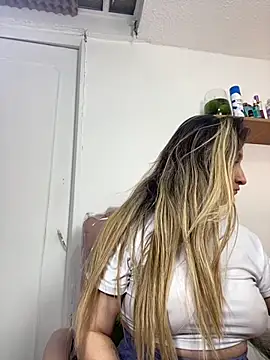 Snapshot of antonella87 chatting on 10.14.25 antonella87 online show from 10.14.25