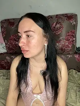 Snapshot of Roxana_Bell chatting on 05.05.26 Roxana Bell online show from 05.05.26