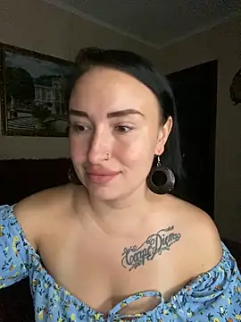 Snapshot of Roxana_Bell chatting on 06.19.26 Roxana Bell online show from 06.19.26