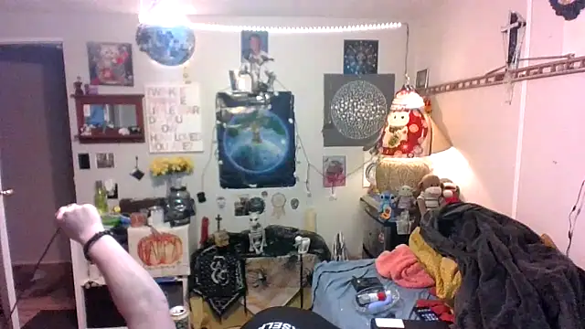 BobbyQ29 online show from 12.18.25