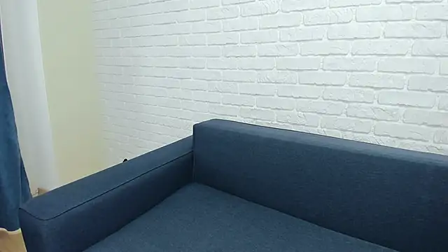 Snapshot of LayaFlow chatting on 11.26.25 LayaFlow online show from 11.26.25