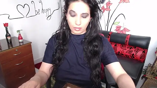 Roxanne Ssummers online show from 01.08.25