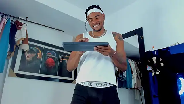 Snapshot of TysonWalkers chatting on 11.05.25 TysonWalkers online show from 11.05.25