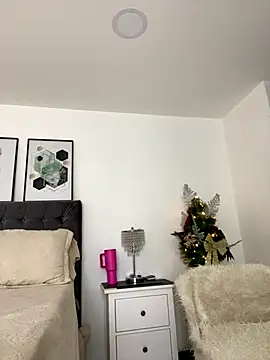 Snapshot of exoticcute chatting on 11.25.25 exoticcute online show from 11.25.25