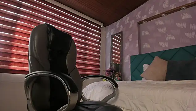 Snapshot of Moony_14 chatting on 01.15.25 Moony 14 online show from 01.15.25