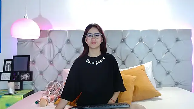 MelodyMansson online show from 02.18.25