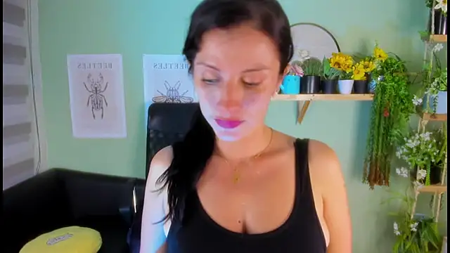 Snapshot of Aliiz_01 chatting on 12.21.24 Aliiz 01 online show from 12.21.24