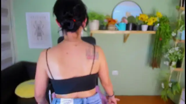 Snapshot of Aliiz_01 chatting on 12.24.24 Aliiz 01 online show from 12.24.24