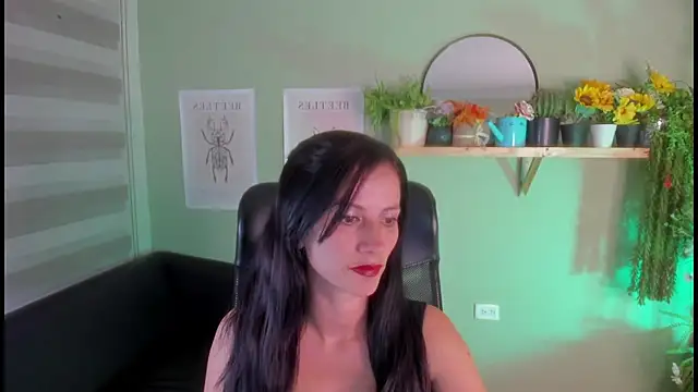 Snapshot of Aliiz_01 chatting on 01.24.25 Aliiz 01 online show from 01.24.25